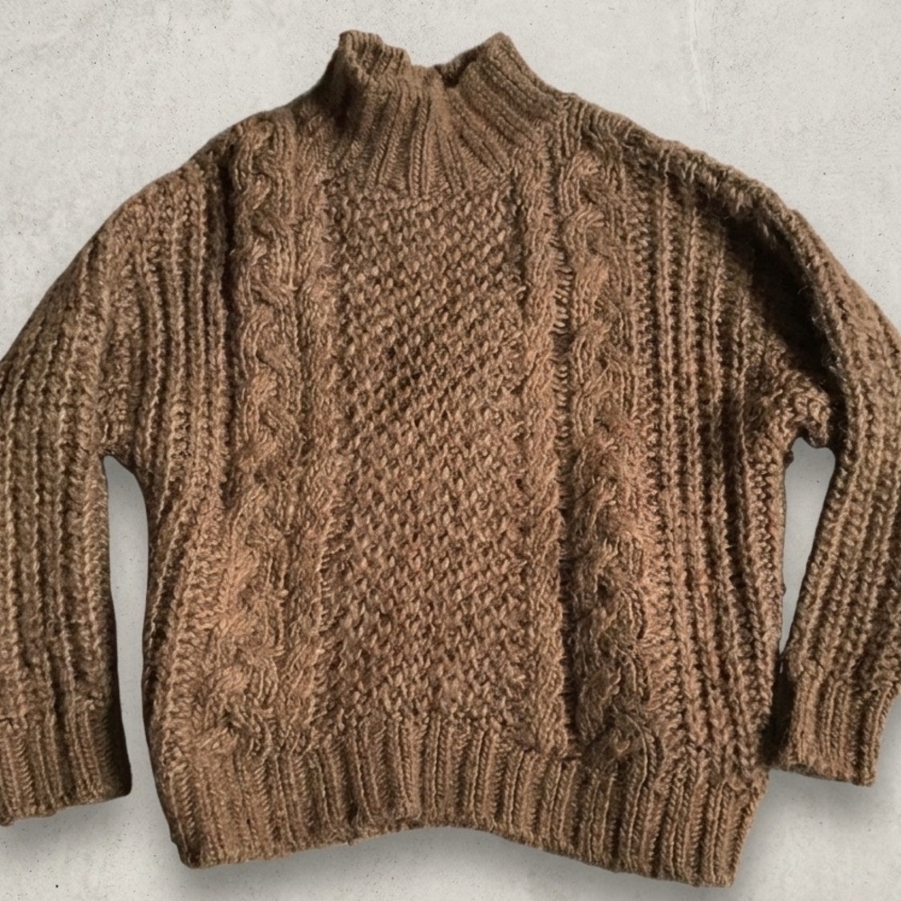 Cozy Universal Thread Chunky Cable Knit Sweater Size XS Oversized Boho - Picture 2 of 2